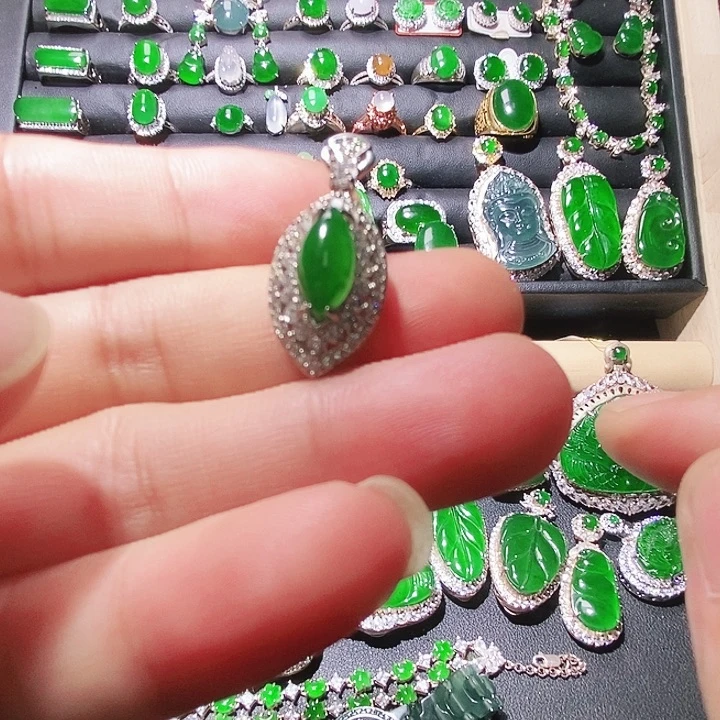 吊坠(不含链)未镶嵌翡翠