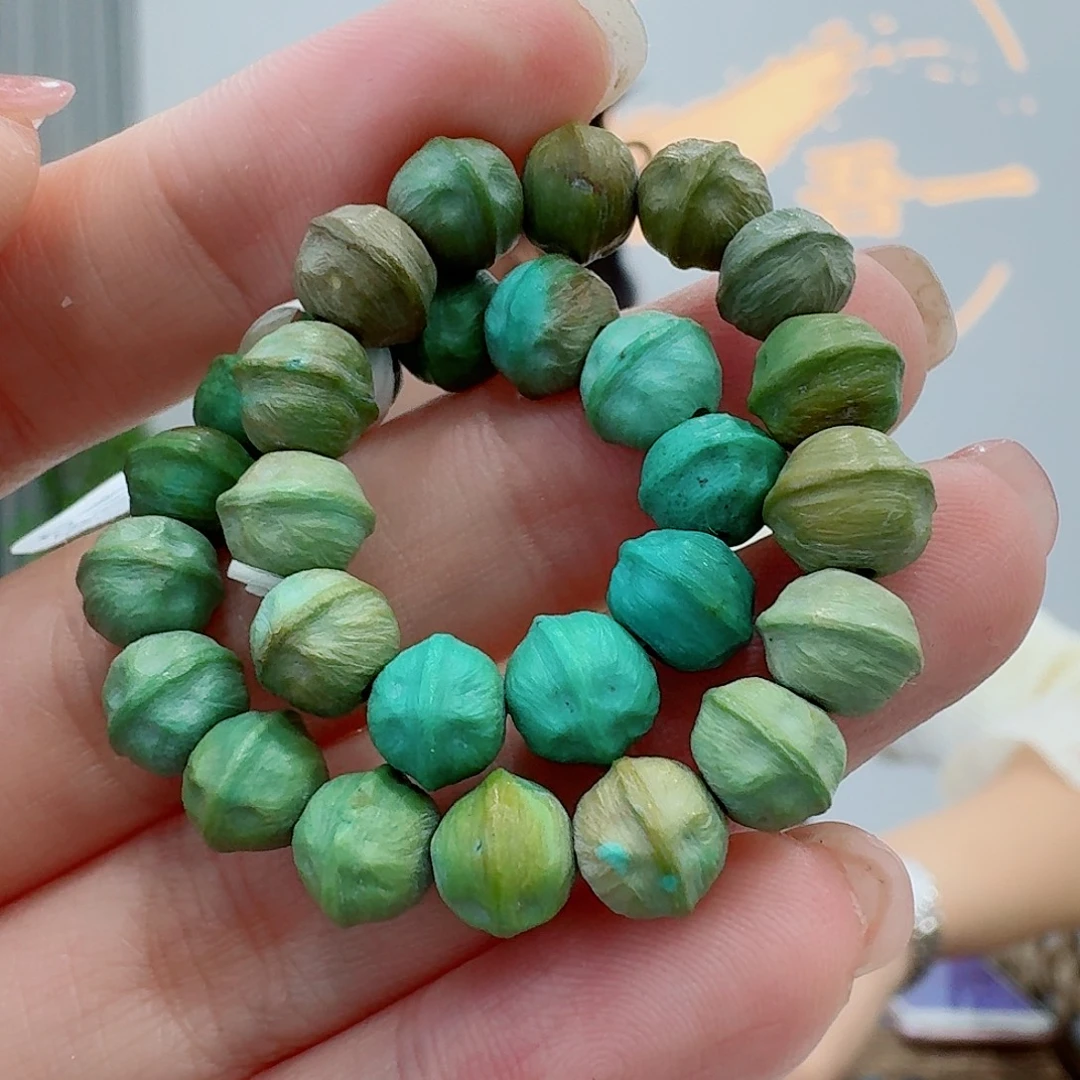乐***劉绿松石未镶嵌珠宝奇石