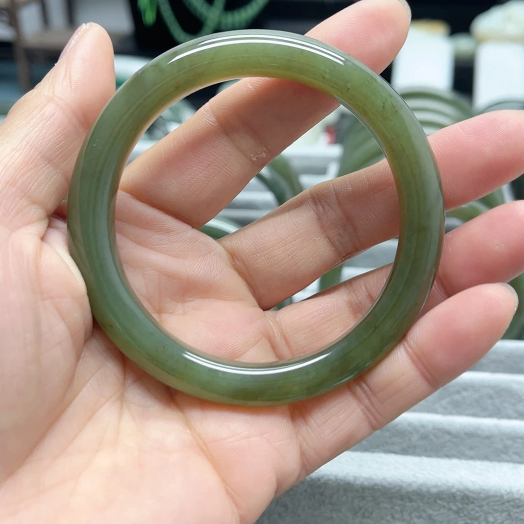 和田玉（糖玉）手镯未镶嵌胡*醒