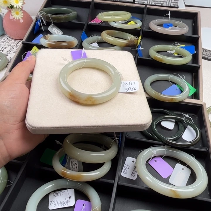 和田玉手镯未镶嵌玲珑美镯56.6