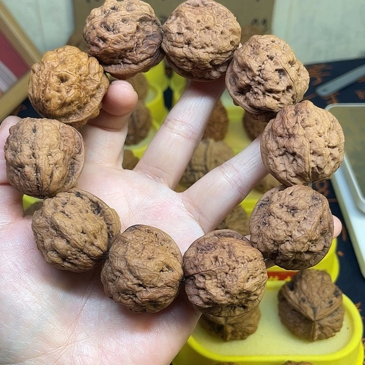 文玩核桃把件21、老树血舍利33