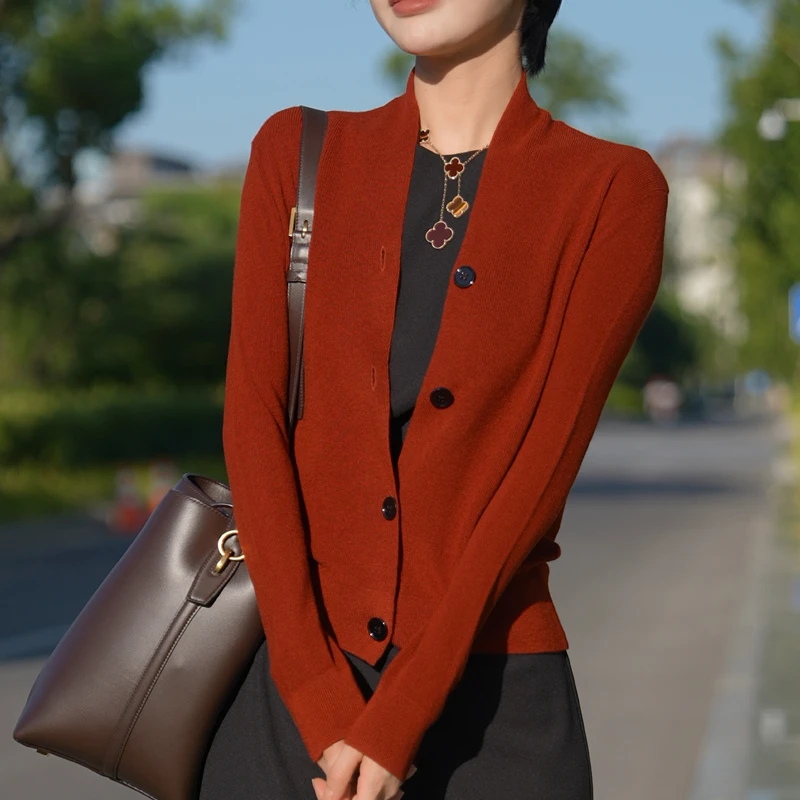 【霓虹织梦】高密度V领纯色长袖针织衫MG8272