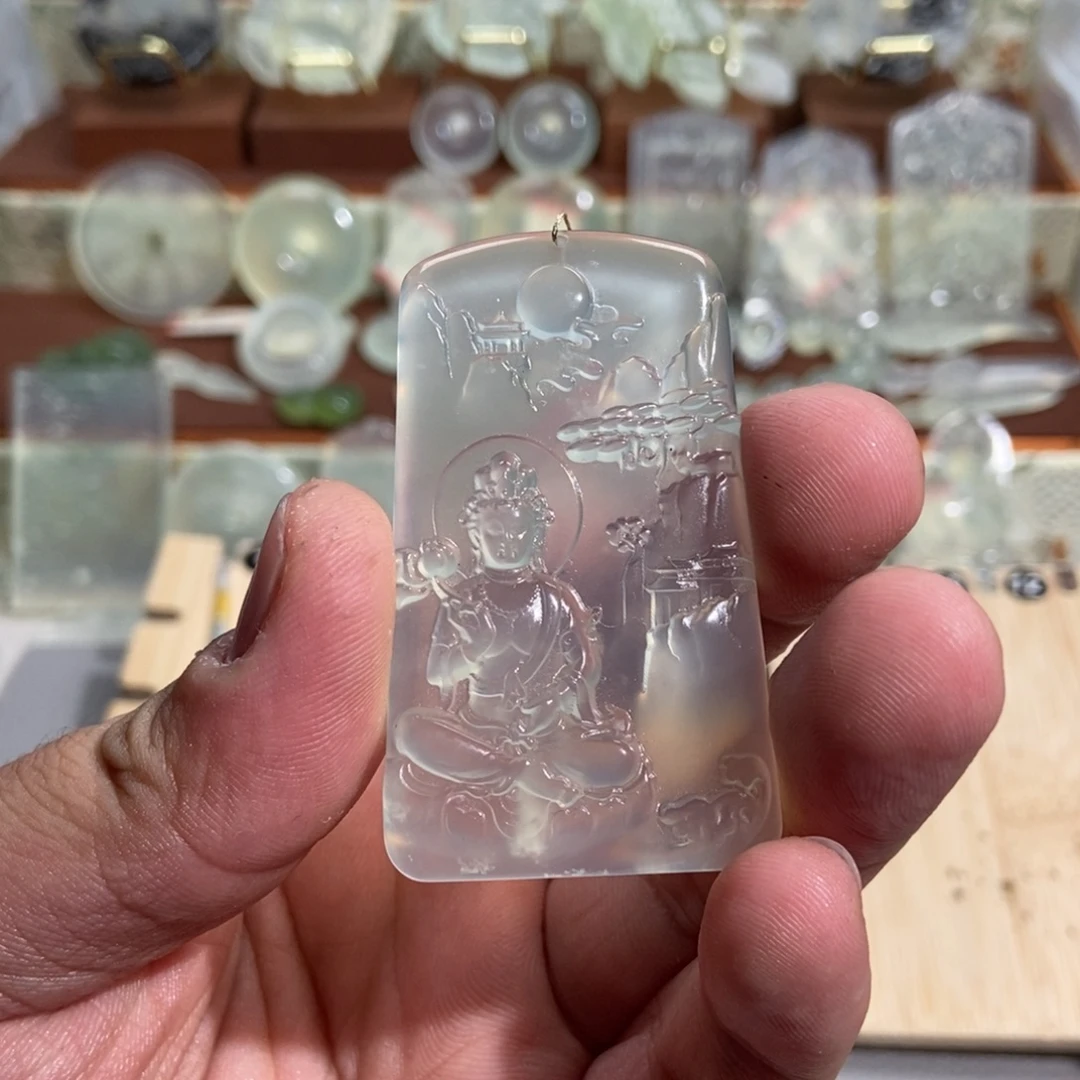 王***瑟蛇纹石玉未镶嵌颈饰