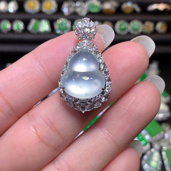 翡翠18K金镶嵌颈饰茅台白雪花棉葫芦