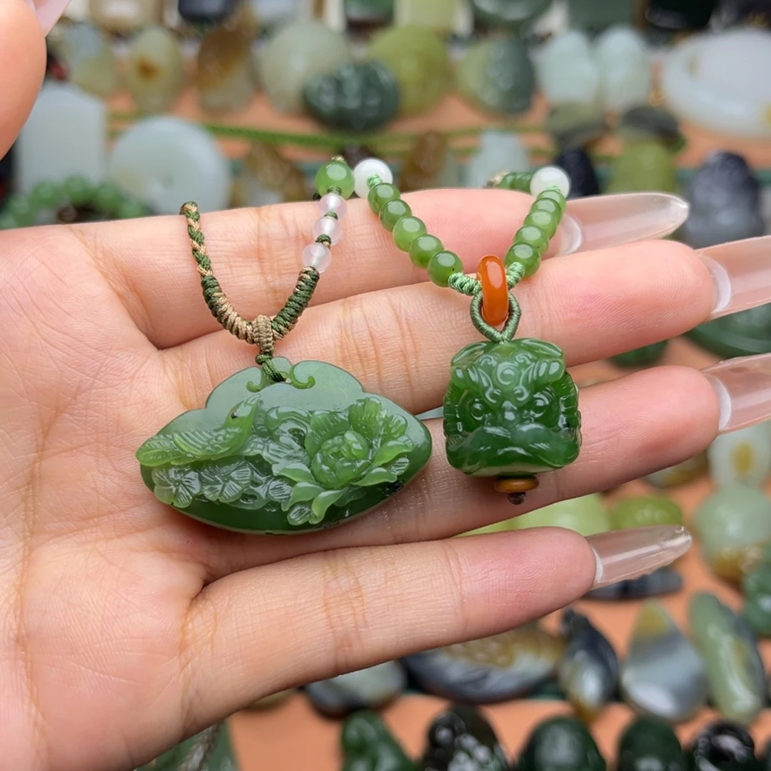 颈饰未镶嵌和田玉回*