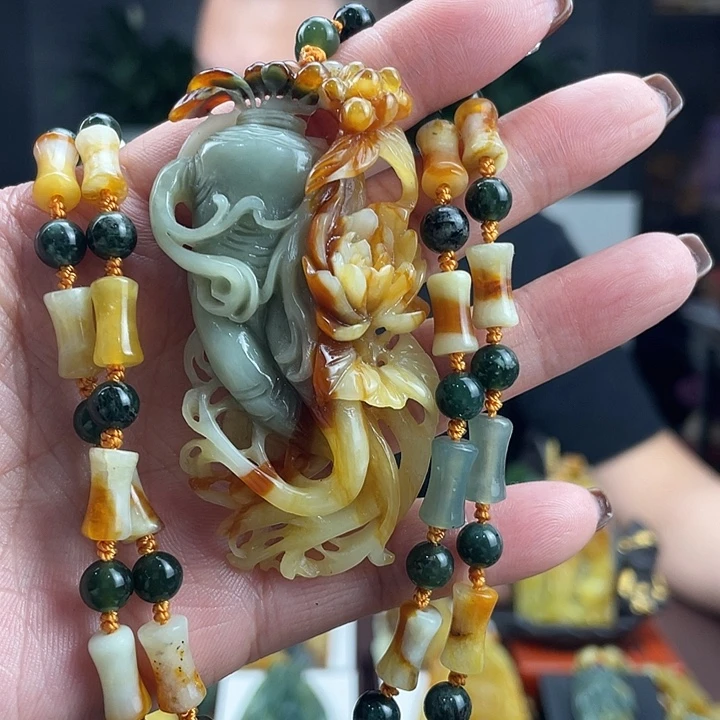 蛇纹石玉未镶嵌颈饰