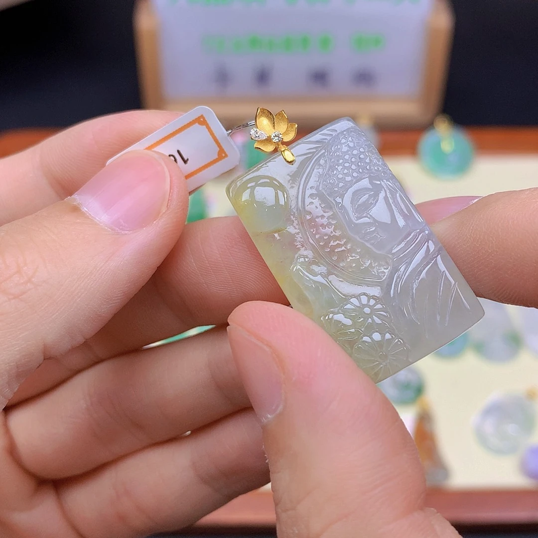 翡翠18K金镶嵌颈饰翡翠
