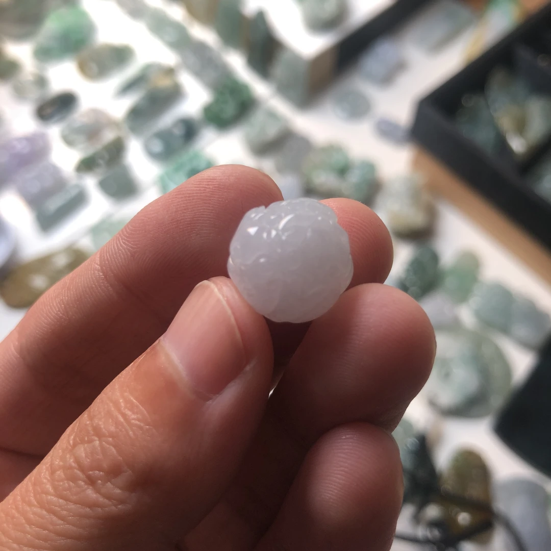 【新粉福利】天然缅甸翡翠A货精雕飘绿花貔貅珠子高档玉器玉石车挂