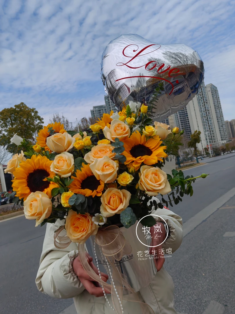 3.8日女神节抱抱桶（向日葵＋香槟玫瑰＋多头玫瑰）