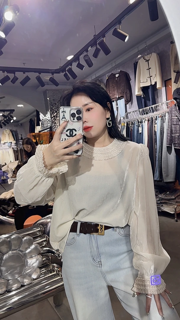 王琳家白色蕾丝常规款长袖百搭