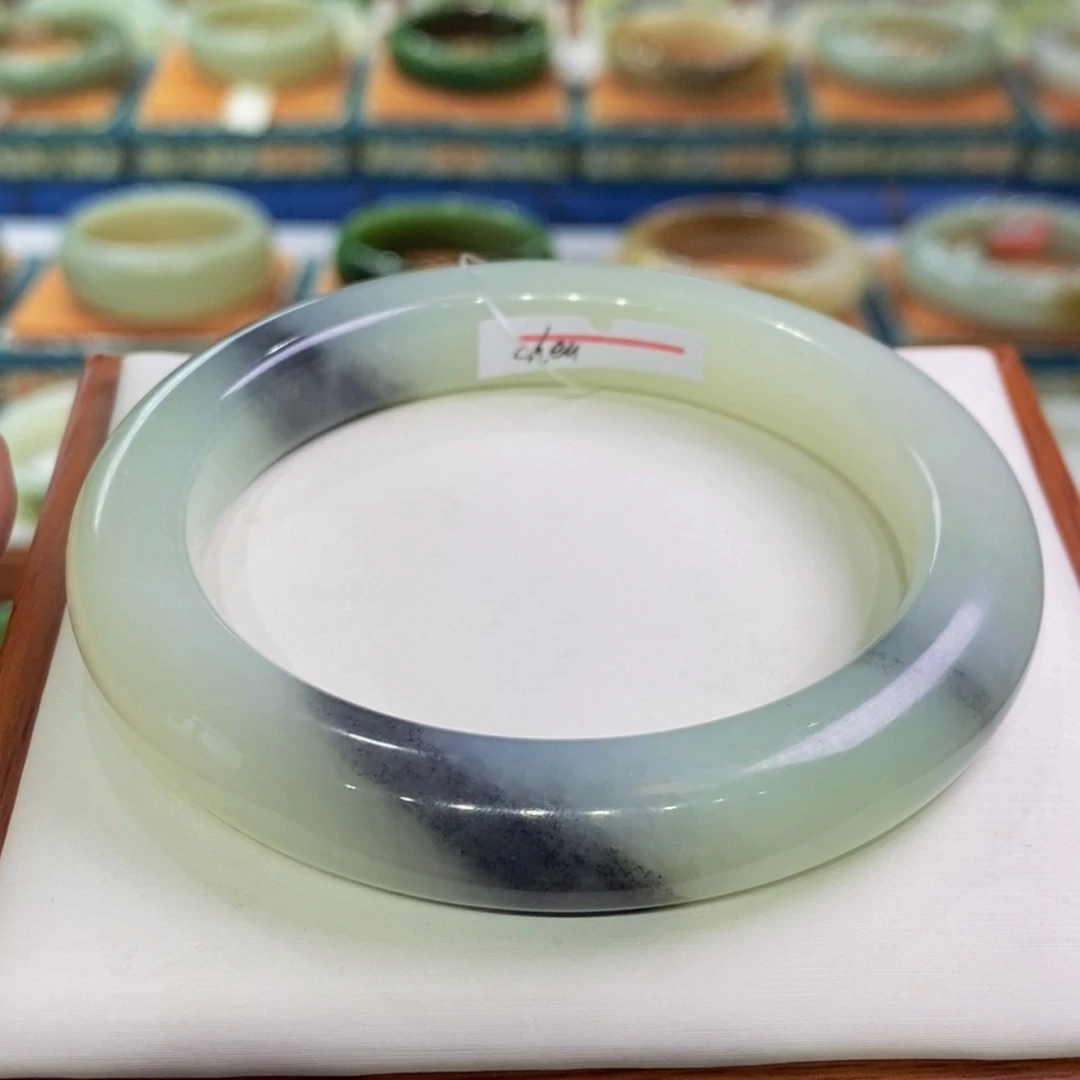 和田玉手镯未镶嵌籽青花