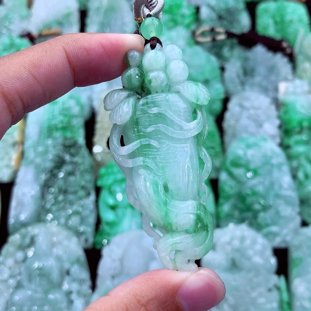 云***步翡翠未镶嵌吊坠(不含链)