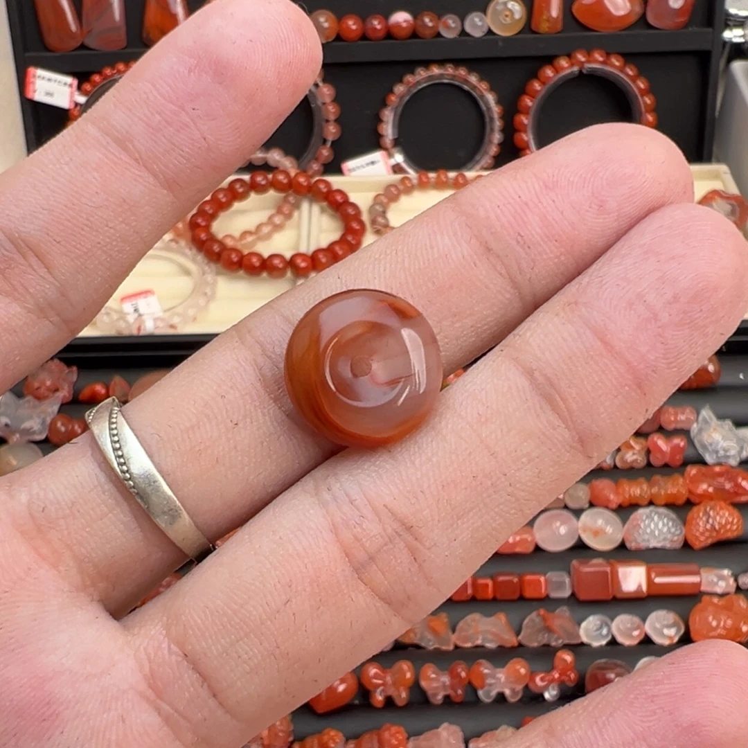 南红玛瑙未镶嵌颈饰平安扣