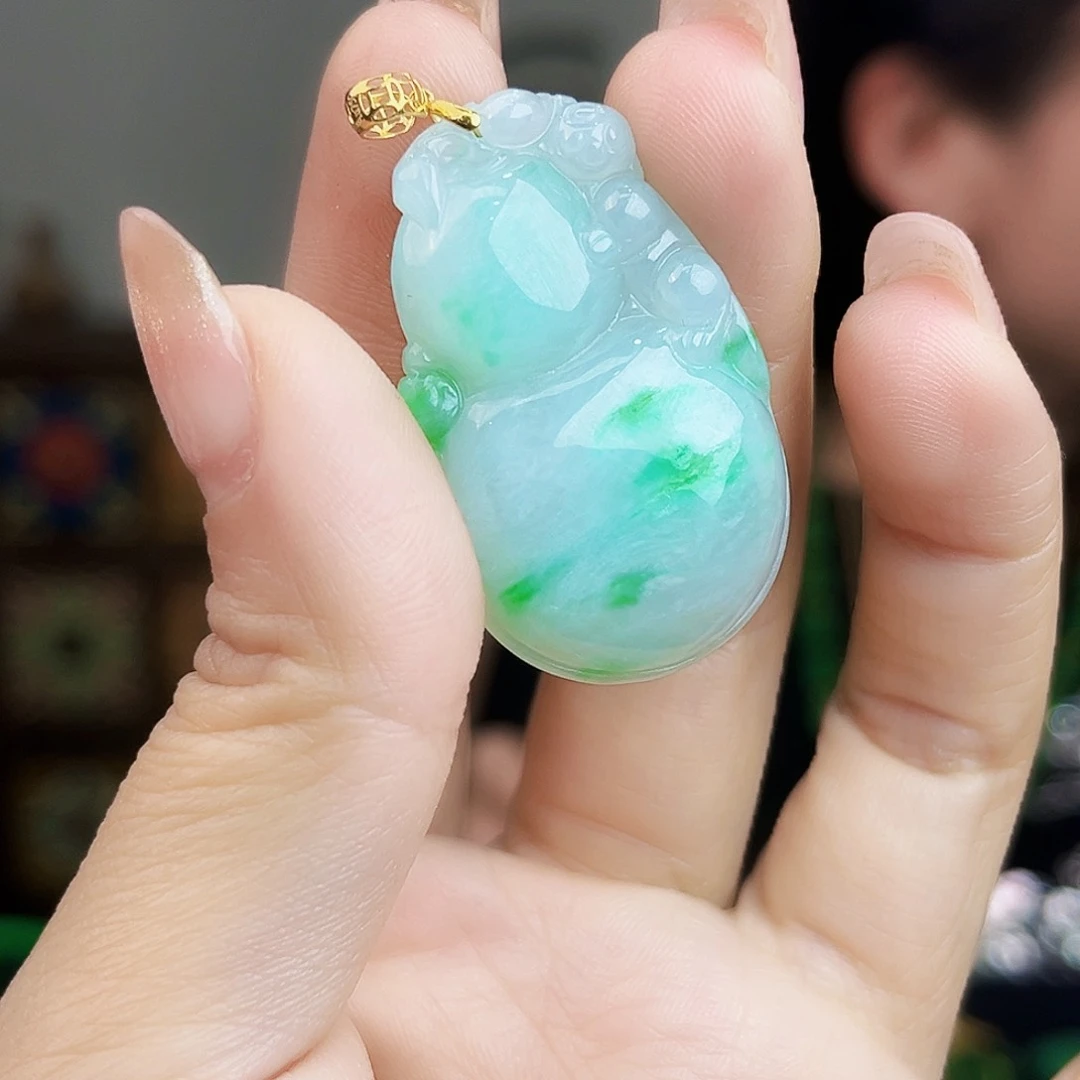 翡翠18K金镶嵌颈饰多样性