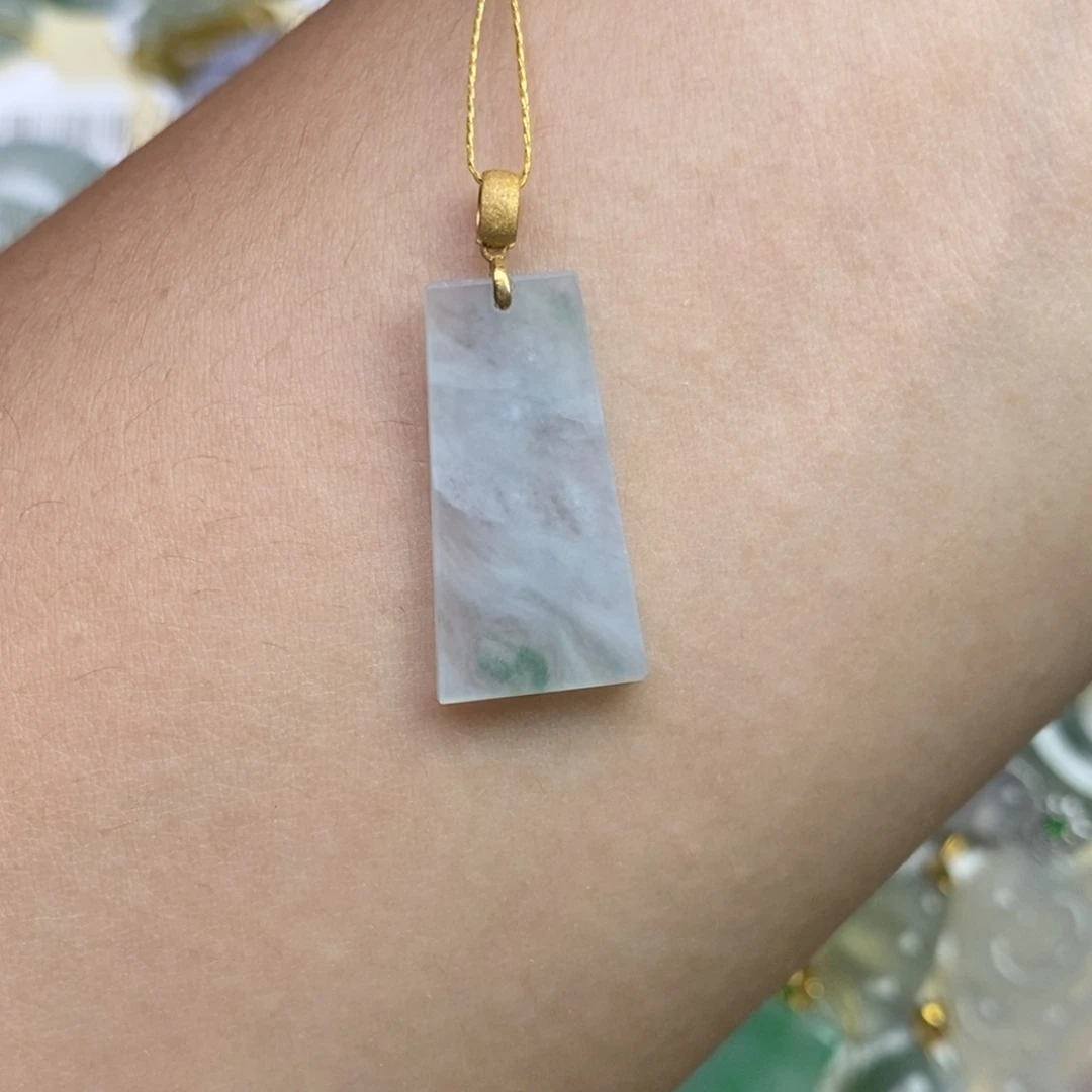 翡翠18K金镶嵌颈饰无事牌