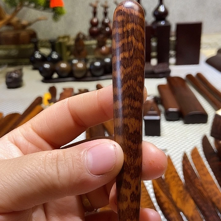 南美蛇纹木按摩棒一根