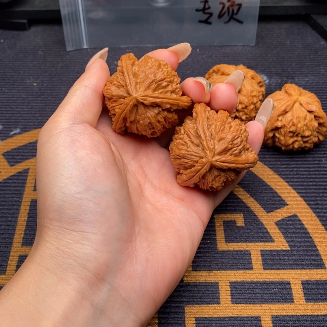 J***）吊坠文玩核桃白狮子