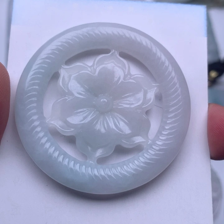 翡翠颈饰未镶嵌C***.qwrttyui