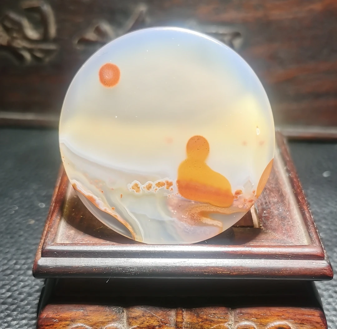 海洋玉髓巴西玉，尺寸5公分，红佛齐天。