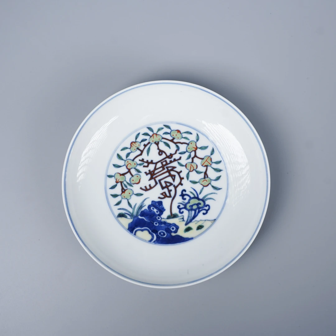 Lot026 斗彩寿桃纹盘（H2.9cmL14.6cm，重154g）