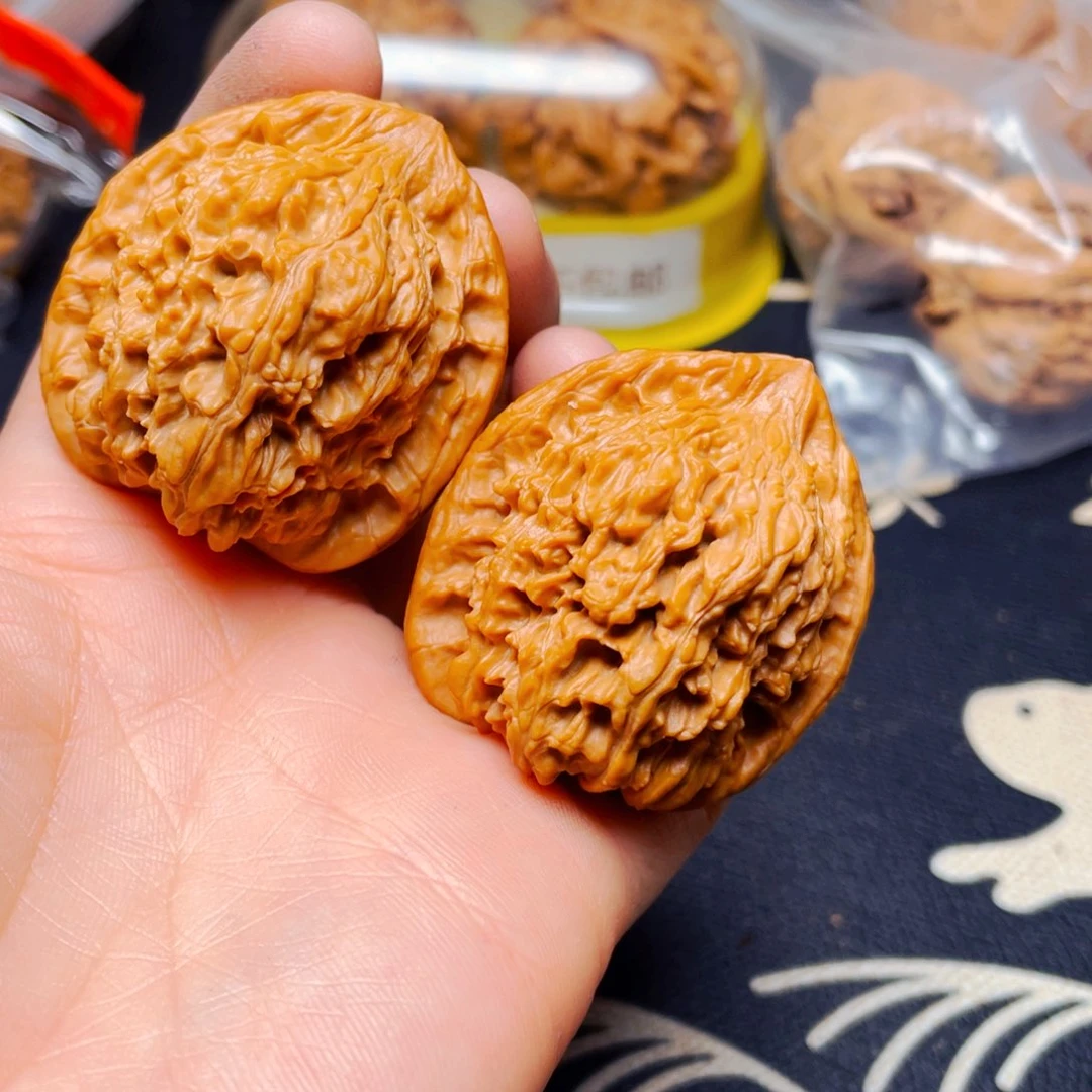 吊坠文玩核桃红狮子一对