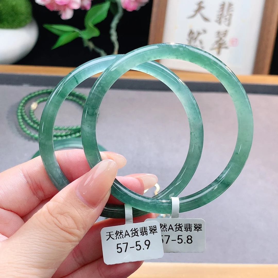 未镶嵌手镯（圆镯）翡翠