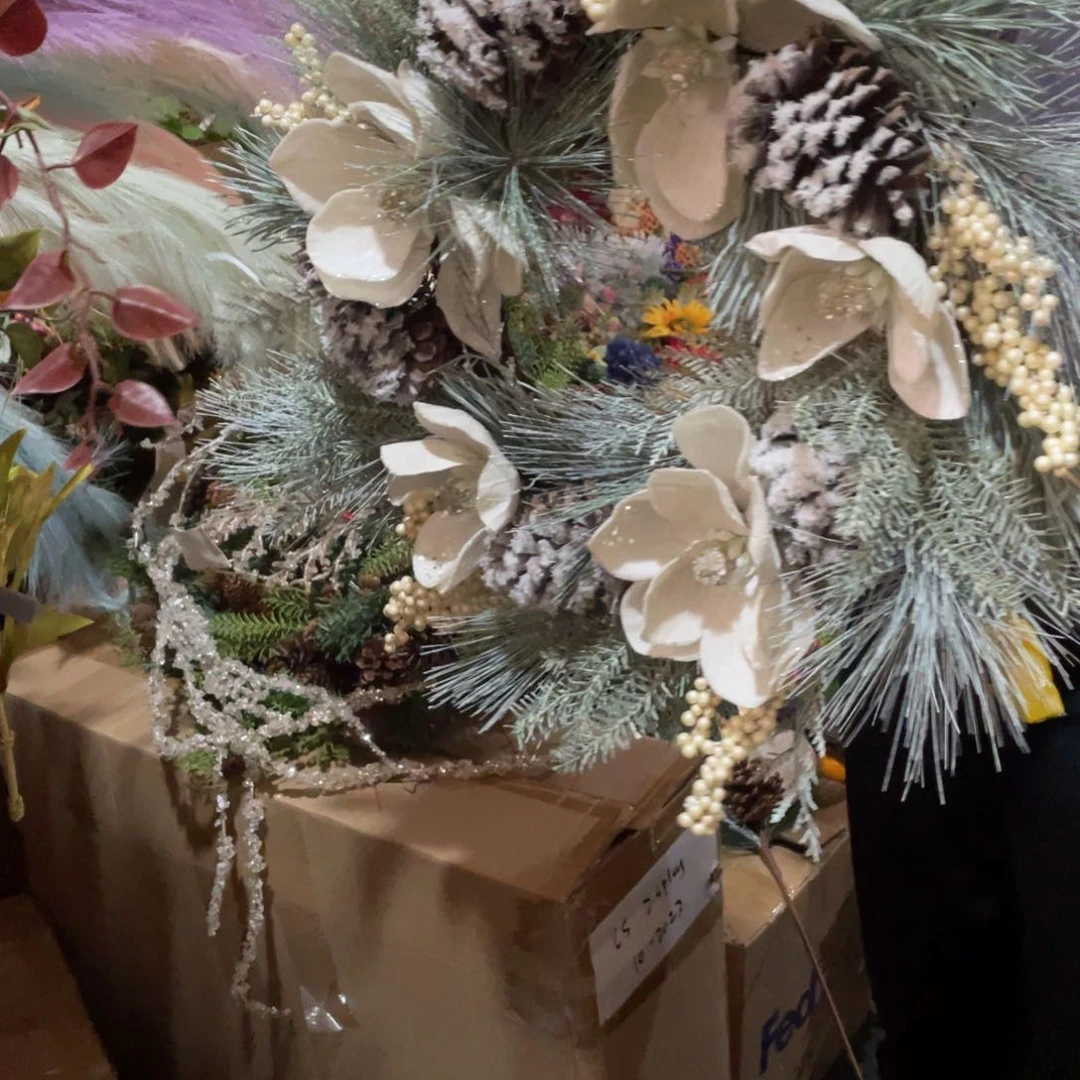 在****施陶瓷花瓶，部分微瑕