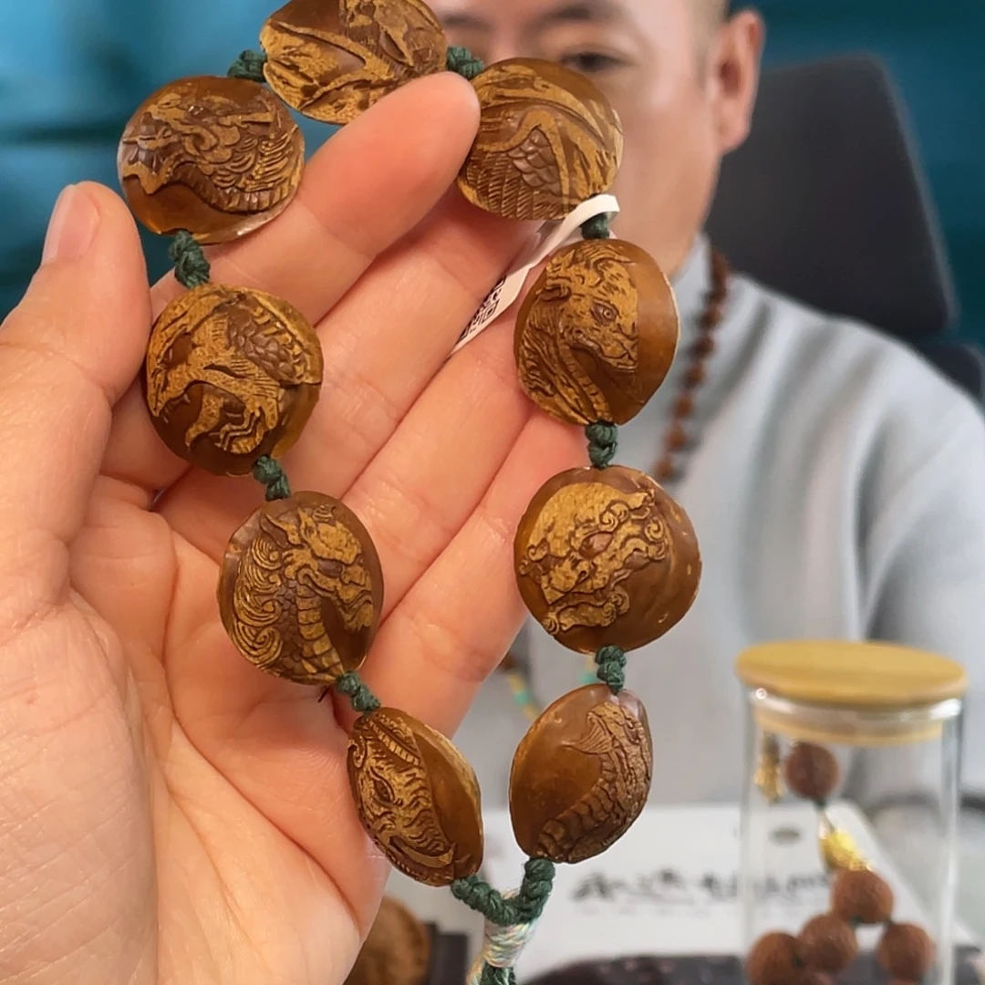 杏核雕刻山海经核雕作品