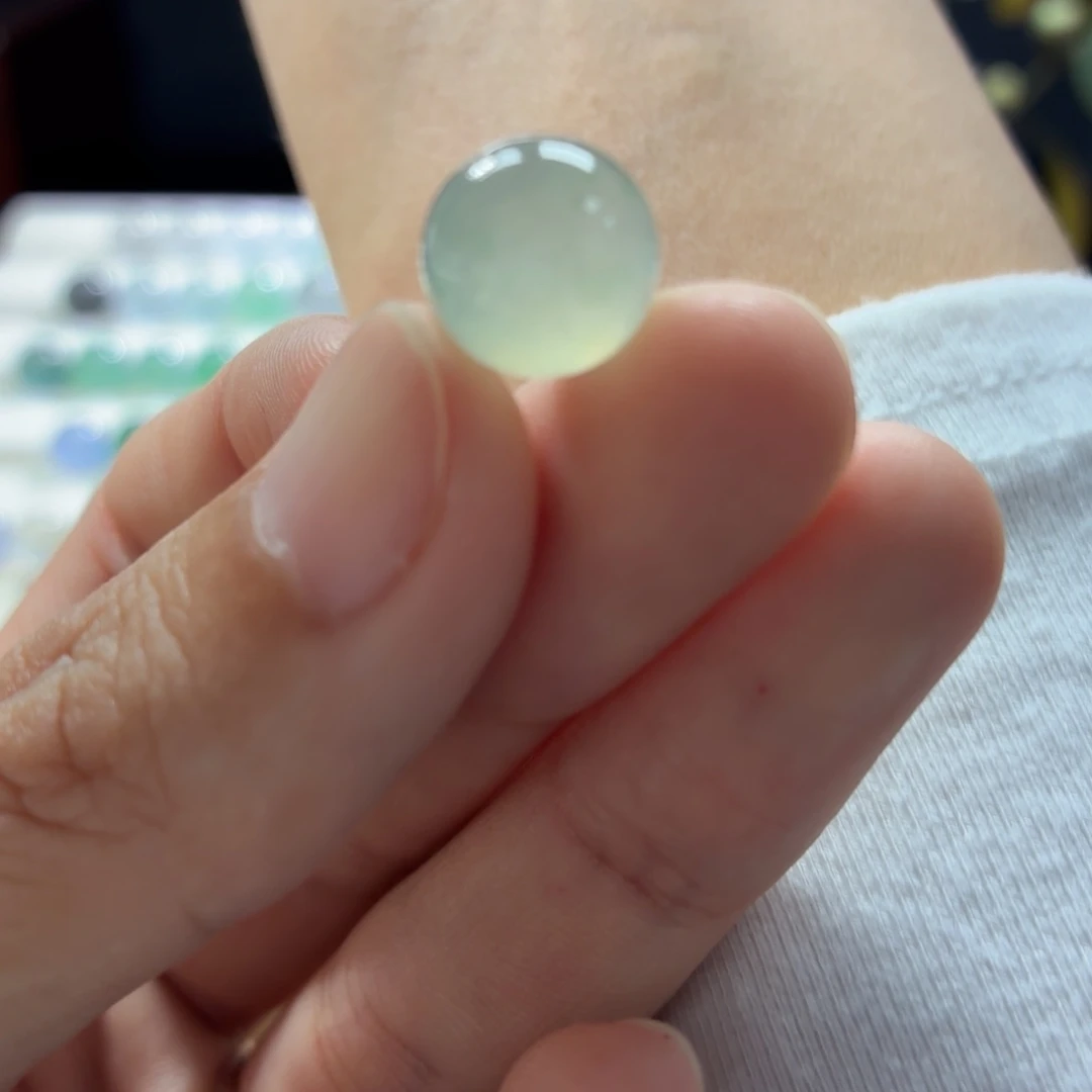 定制翡翠未镶嵌卡10.8有漏一颗