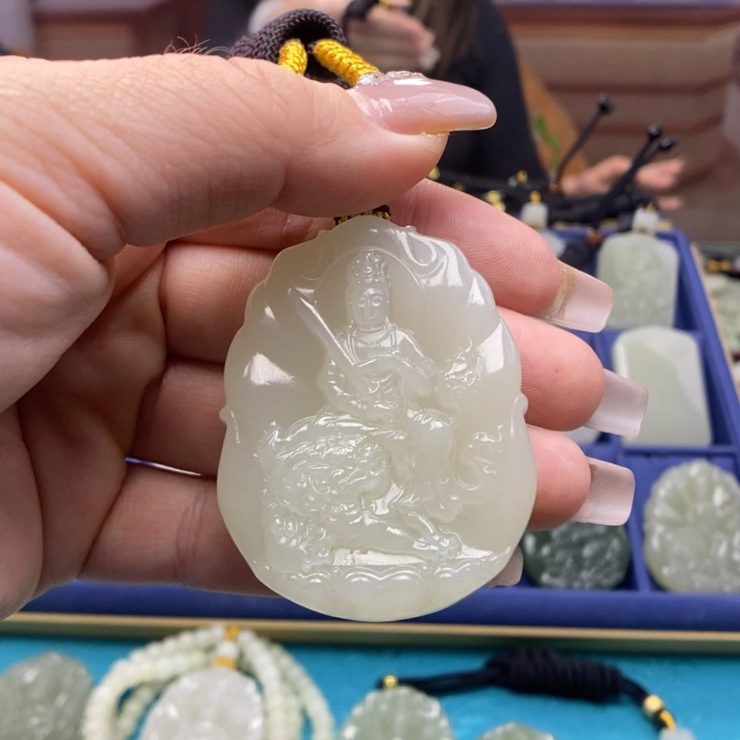 和田玉颈饰未镶嵌红**叶