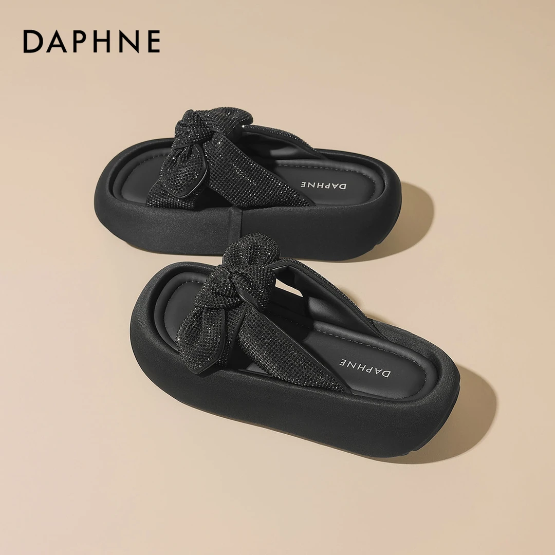 达芙妮厚底蝴蝶结水钻凉拖鞋女2025夏季新款外穿增高沙滩一字拖S
