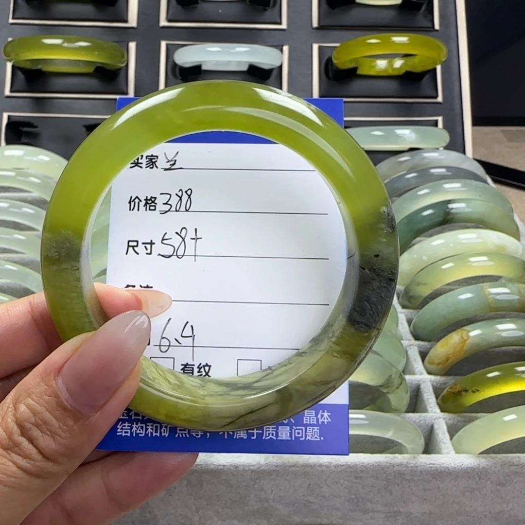 兰***兰蛇纹石玉未镶嵌手镯