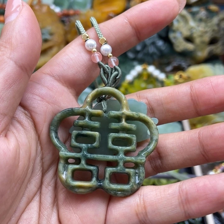 蛇纹石玉未镶嵌吊坠涅*