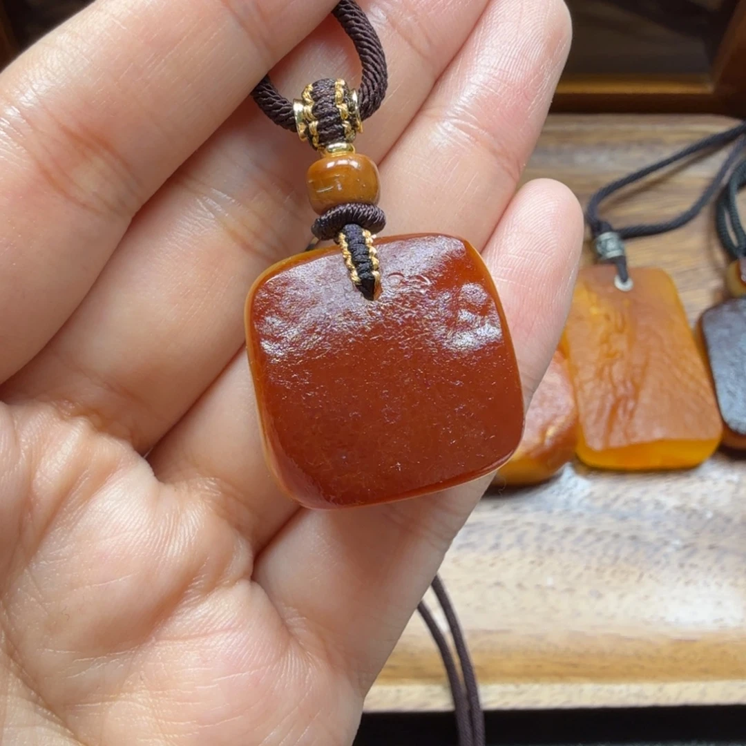 琥珀吊坠(赠链)未镶嵌