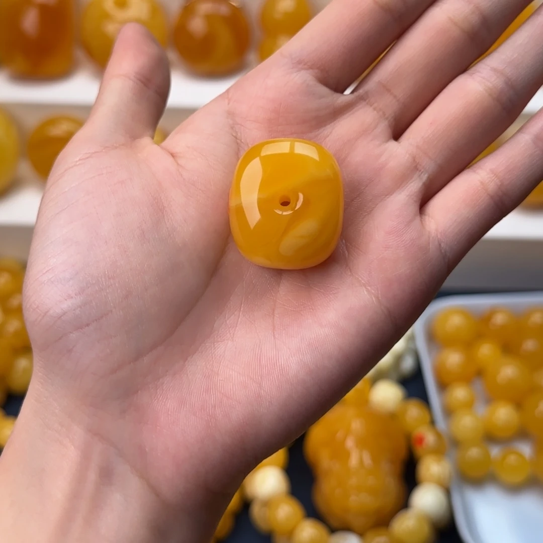 琥珀未镶嵌颈饰藏扣