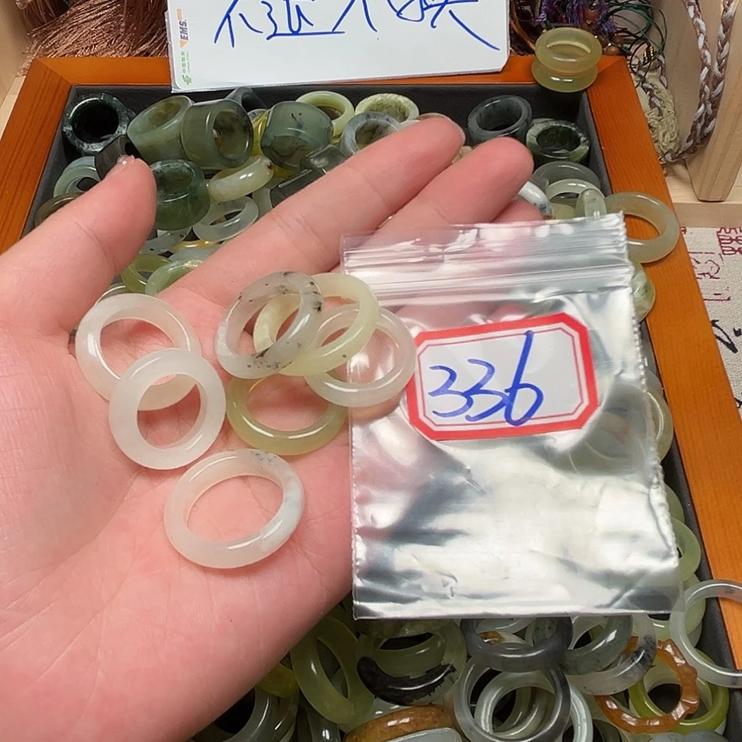 未镶嵌蛇纹石玉珠宝奇石