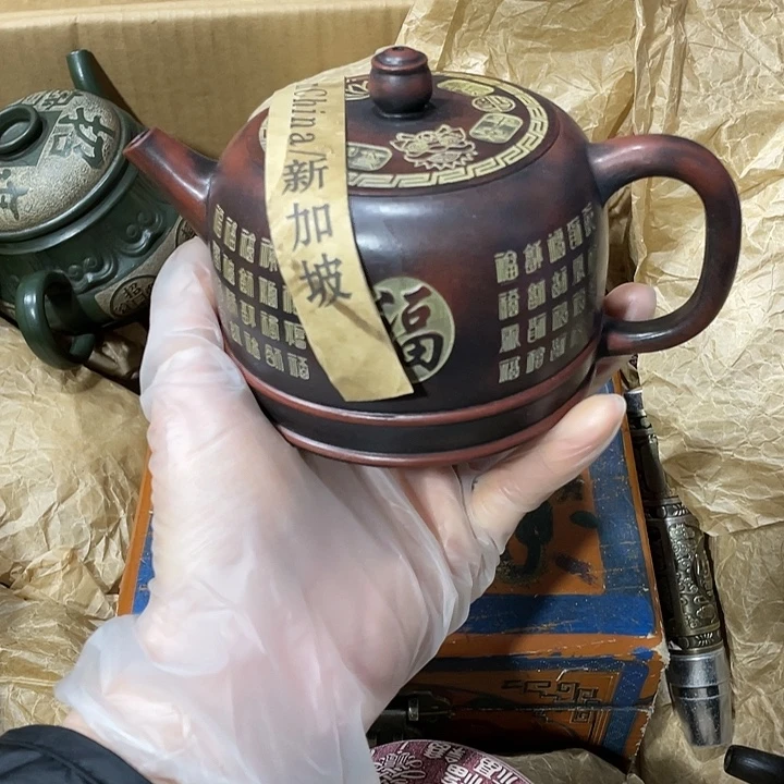 紫砂茶壶原矿原料，纯手工制作的一把紫砂壶。