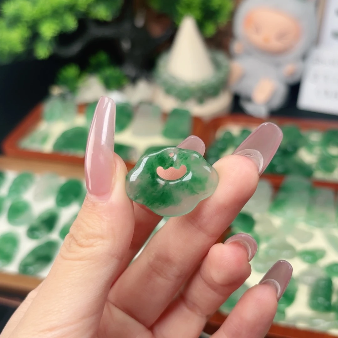 石英质玉（非洲翠）未镶嵌颈饰