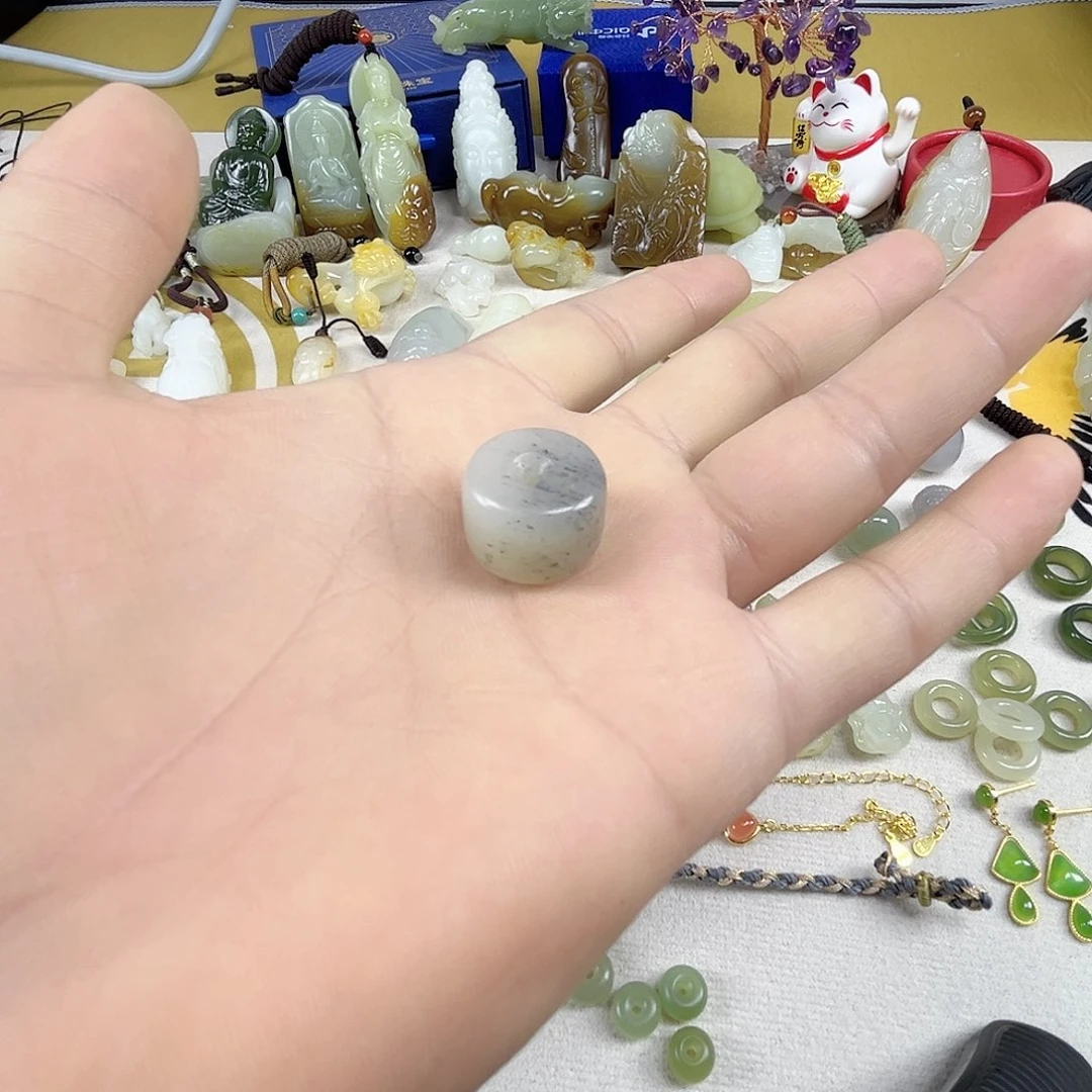 颈饰未镶嵌和田玉（糖玉）