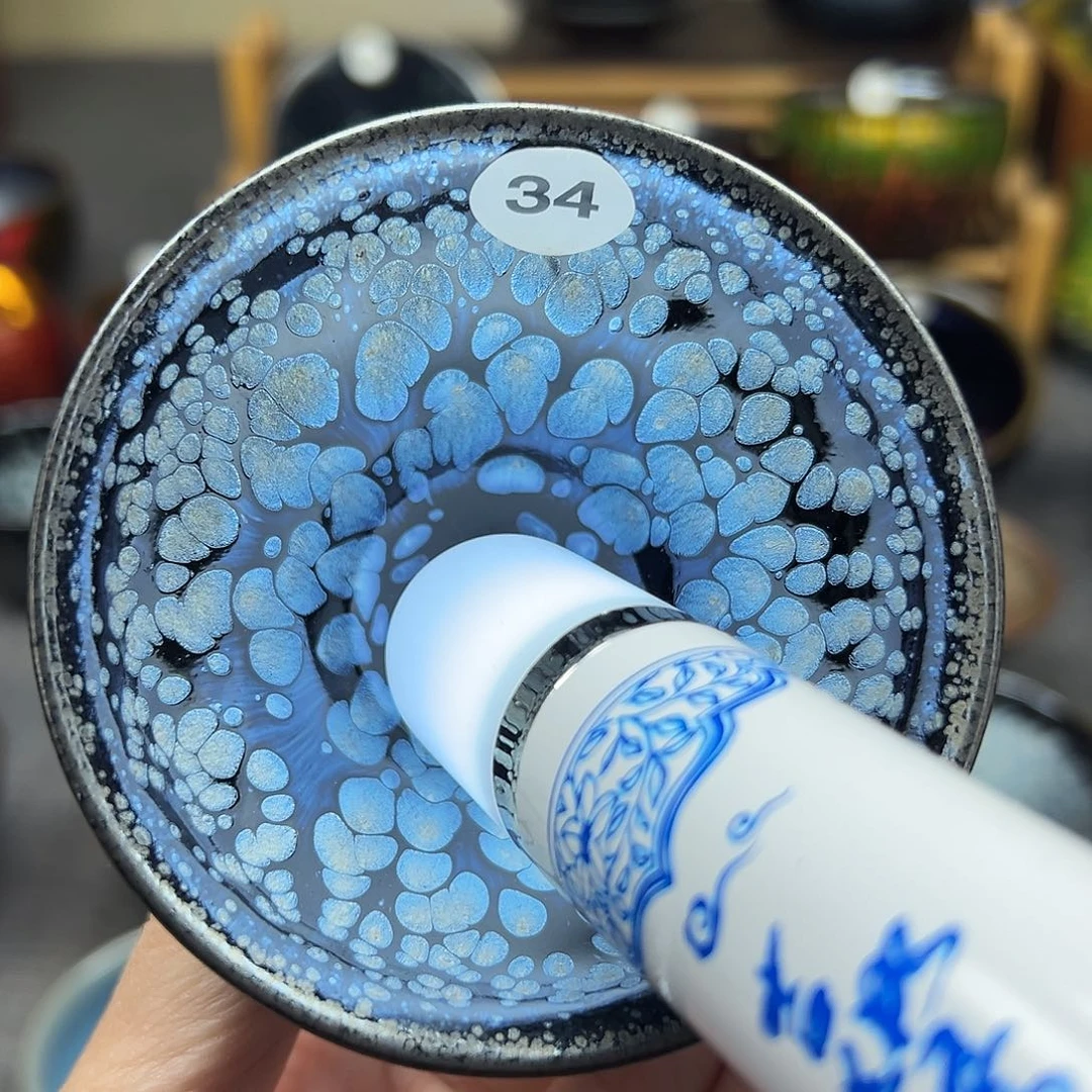 茶盏浮雕蓝有滴玉兰