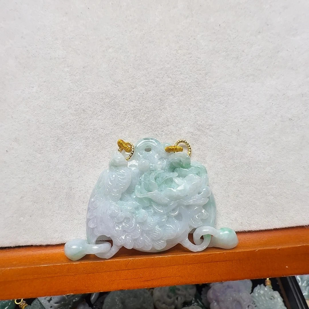 翡翠未镶嵌吊坠(赠链)