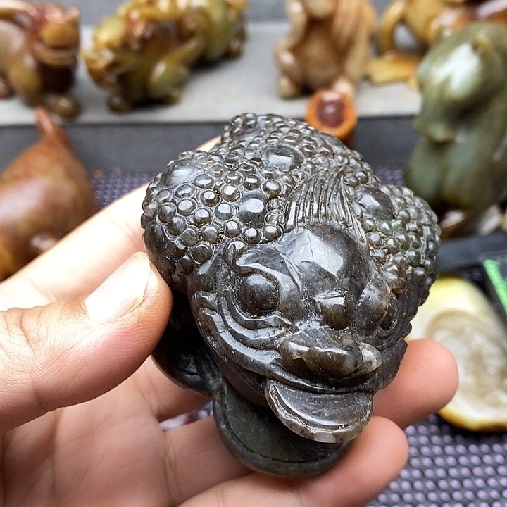 未镶嵌蛇纹石玉颈饰