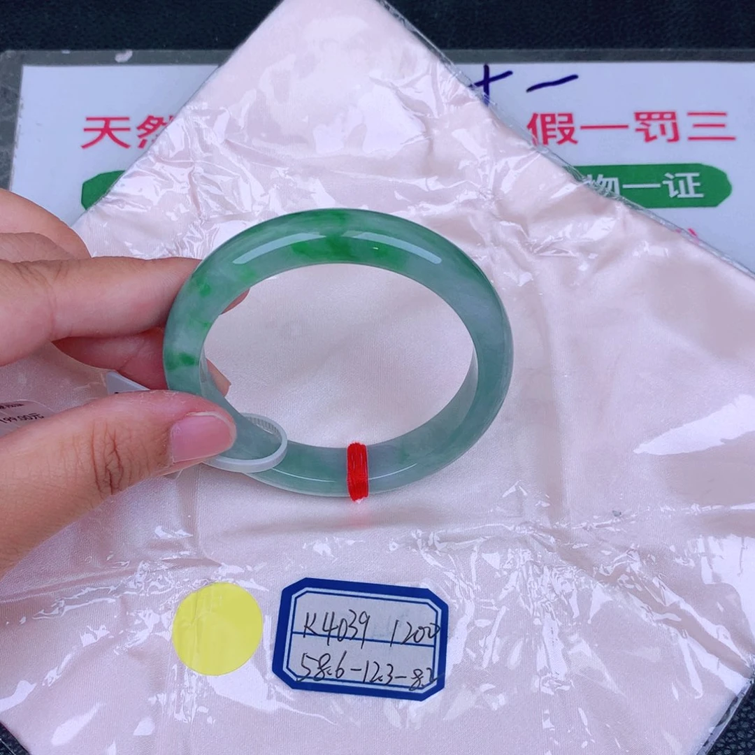 翡翠手镯未镶嵌缅甸翡翠