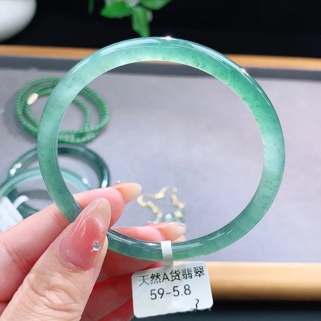 未镶嵌手镯（圆镯）翡翠