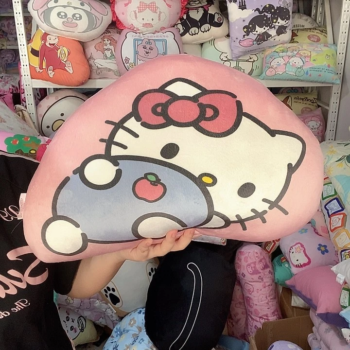 超柔kt 抱枕一个。