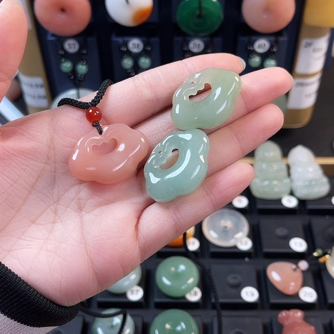 颈饰未镶嵌石英质玉Z****郑