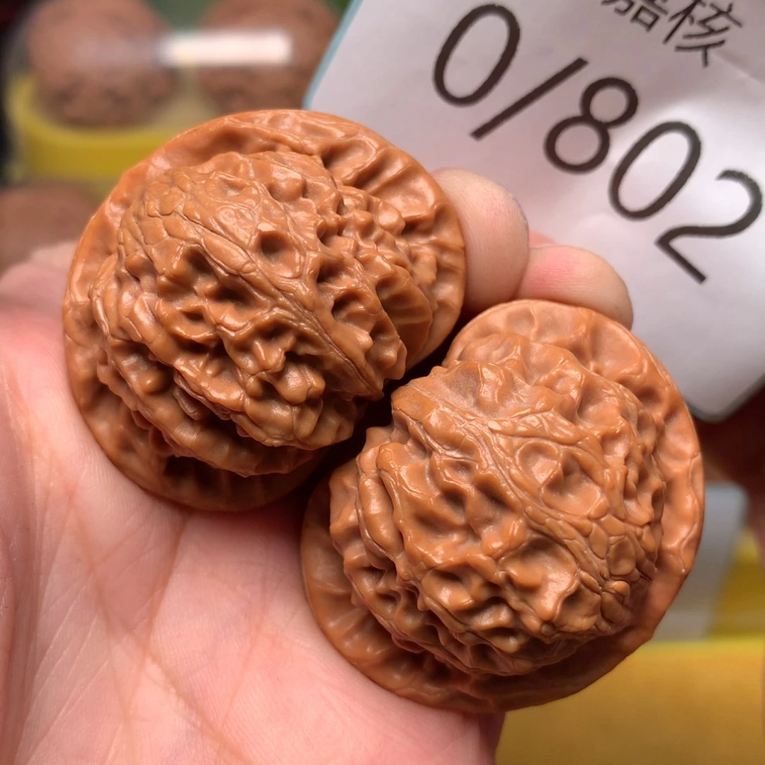 文玩核桃把件红皮肉灯40