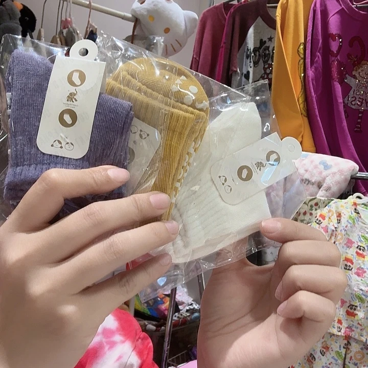特价不退不换，地板袜三双