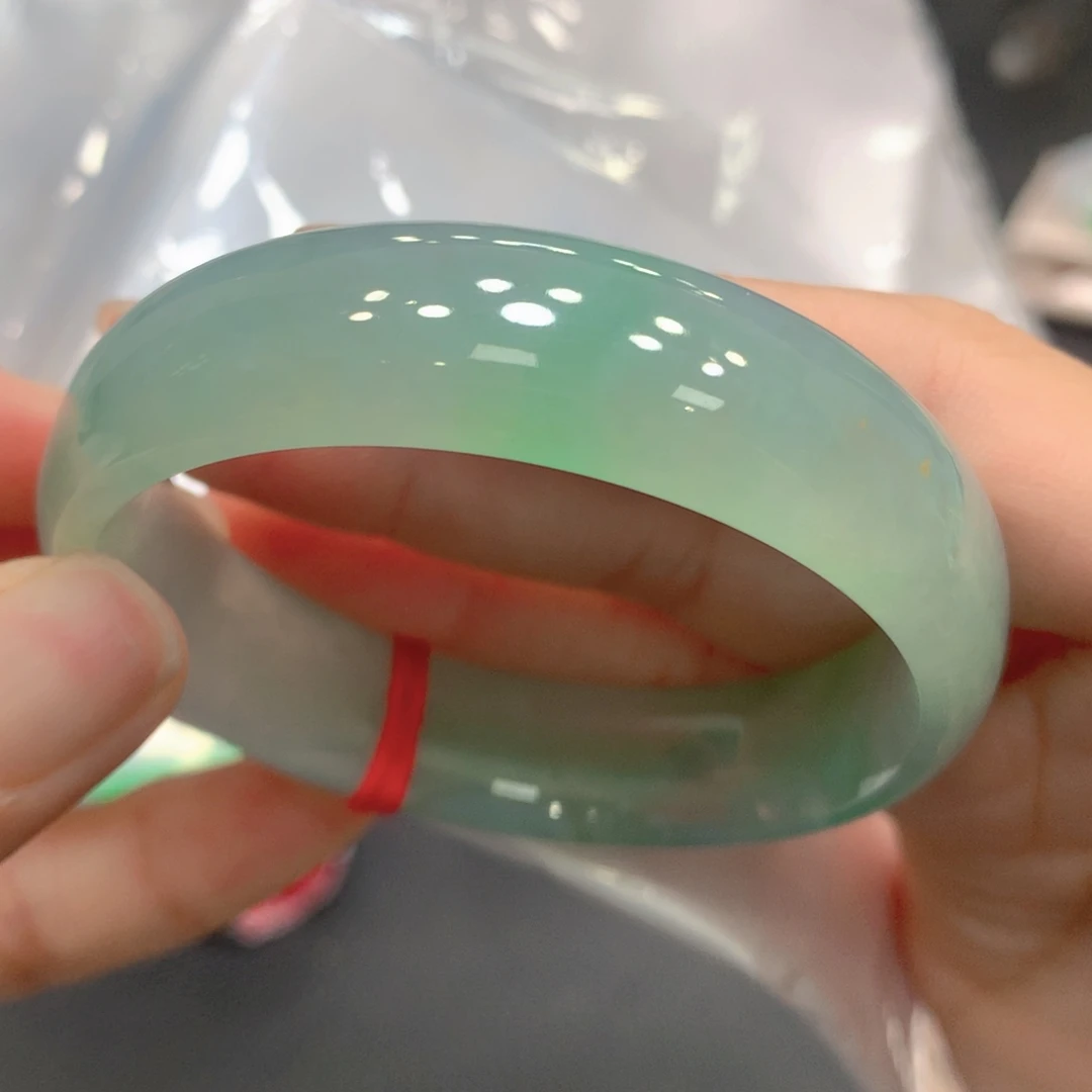 重***生翡翠未镶嵌手镯翡翠