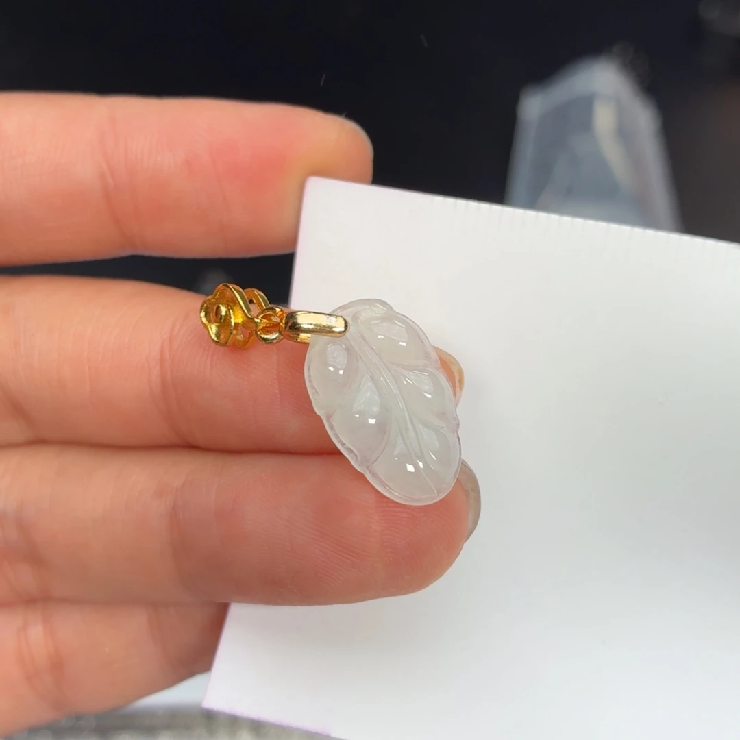 翡翠未镶嵌颈饰叶子一刀切